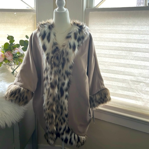 Adrienne Landau Faux Fur Wrap size Small - Picture 1 of 5